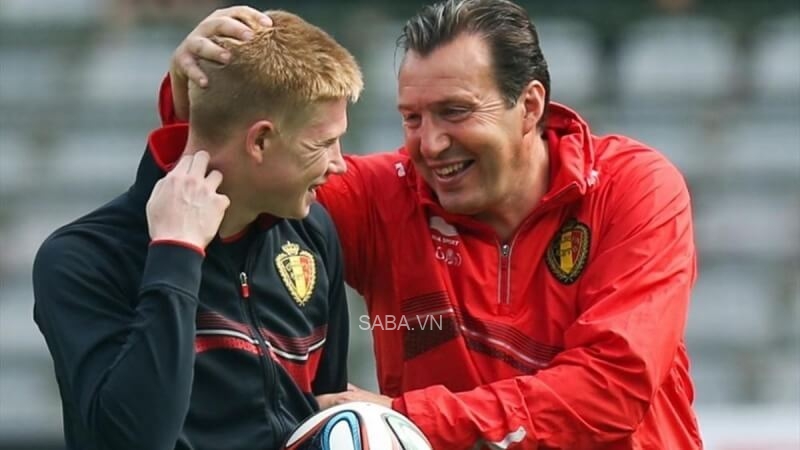 Wilmots cùng De Bruyne khi còn dẫn dắt ĐT Bỉ