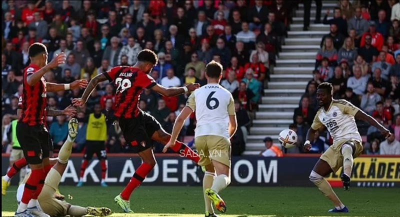 Bournemouth có màn lội ngược dòng chóng vánh 