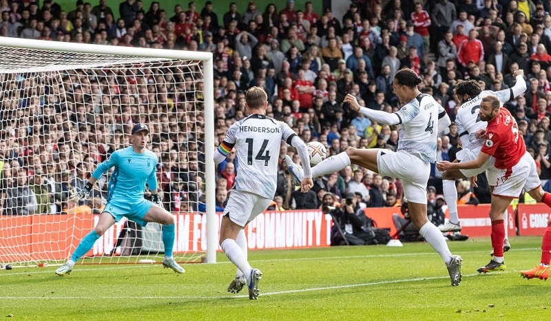 Thủ môn Dean Henderson có một ngày quá xuất sắc