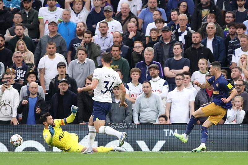 Newcastle dẫn trước 2-0 ngay trong hiệp một