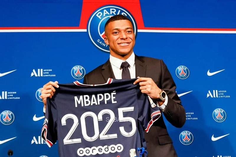 Mbappe liên tục vướng vào những lùm xùm sau khi gia hạn với PSG