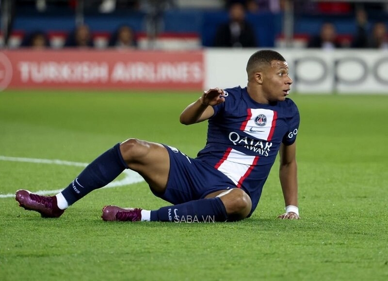 Mbappe đang là tâm điểm của giới truyền thông