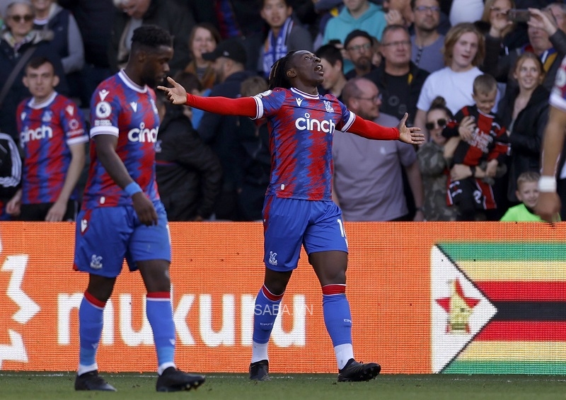 Eze đưa Crystal Palace dẫn trước trong hiệp 2