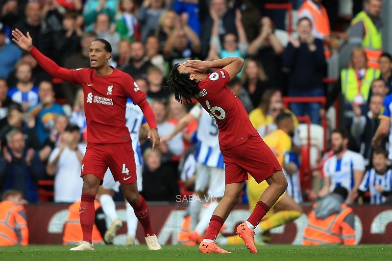 Van Dijk và Alexander-Arnold đang là 2 trong số những trụ cột không có được phong độ cao tại Liverpool