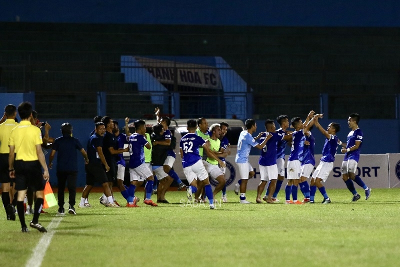 Lội ngược dòng cảm xúc, Khánh Hòa tiếp bước CAND lên chơi tại V-League