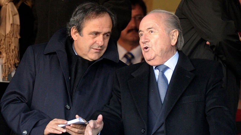 Platini (trái) và Blatter.