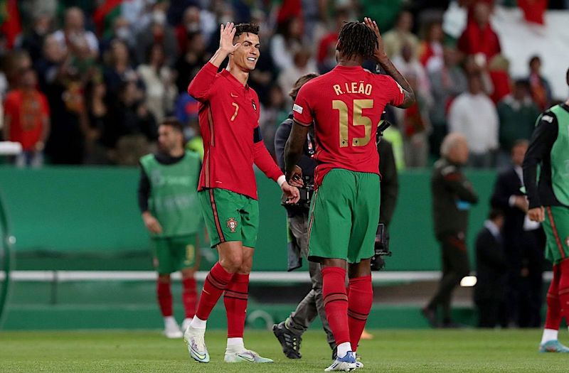 Leao sẽ là đối tác chính của Ronaldo trên hàng công