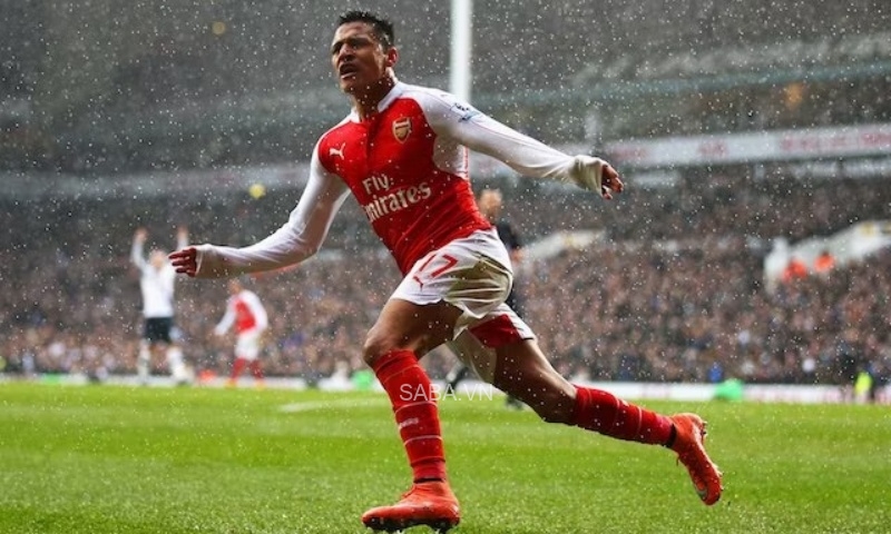 Sanchez từng có những ký ức đẹp trước Spurs