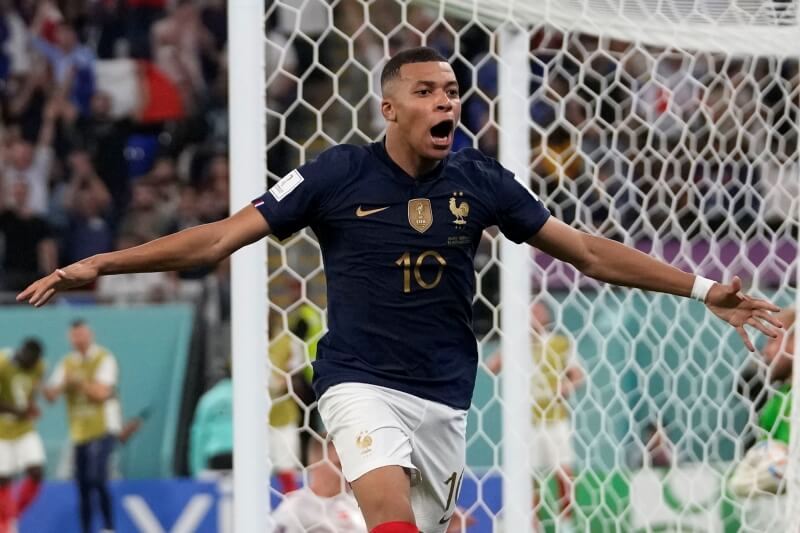 Mbappe tỏa sáng rực rỡ