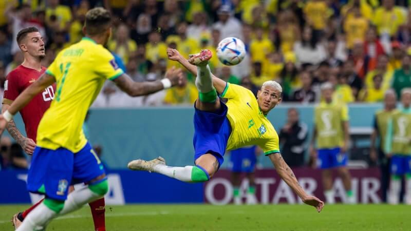 Richarlison với siêu phẩm móc bóng