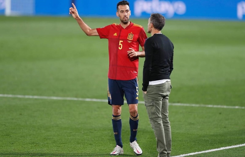 Busquets vẫn quá quan trọng với Luis Enrique