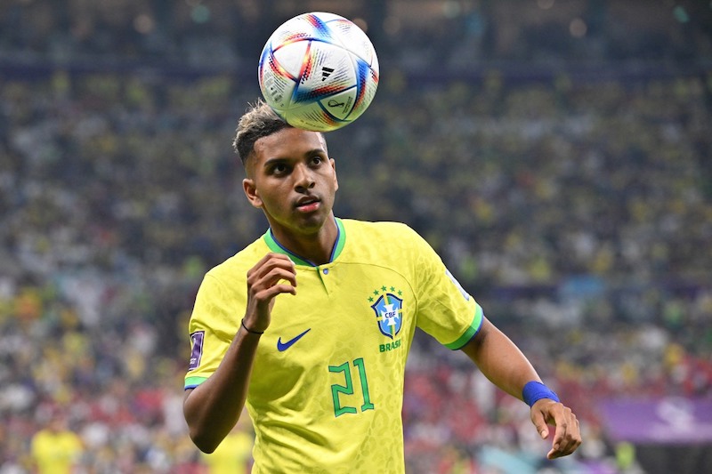 Rodrygo chơi ở vị trí của Neymar khi được tung vào sân