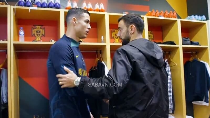 Màn chào hỏi căng thẳng giữa Ronaldo và Bruno tạo nên nhiều đồn đoán