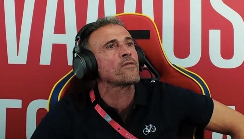 Streamer Luis Enrique đang hoạt động tích cực cả trên sân lẫn trước màn hình tại Qatar