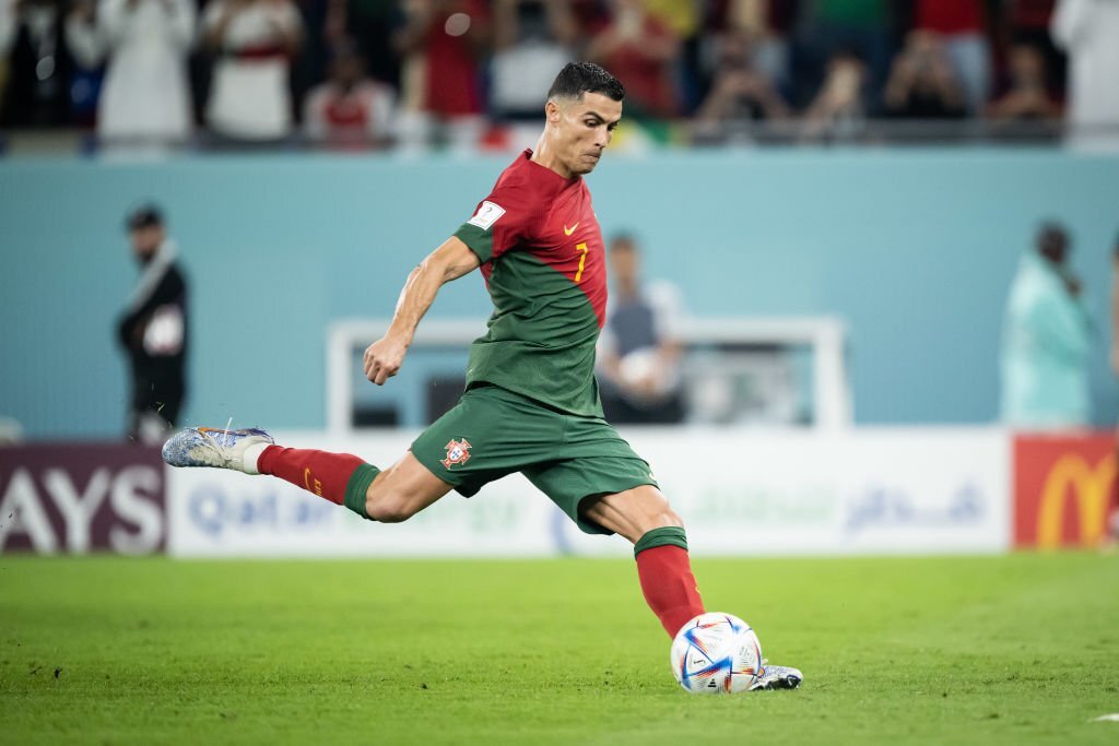 Ronaldo ghi bàn mở tỷ số