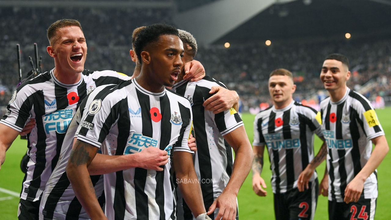 Willock lập siêu phẩm mang về 3 điểm cho Newcastle