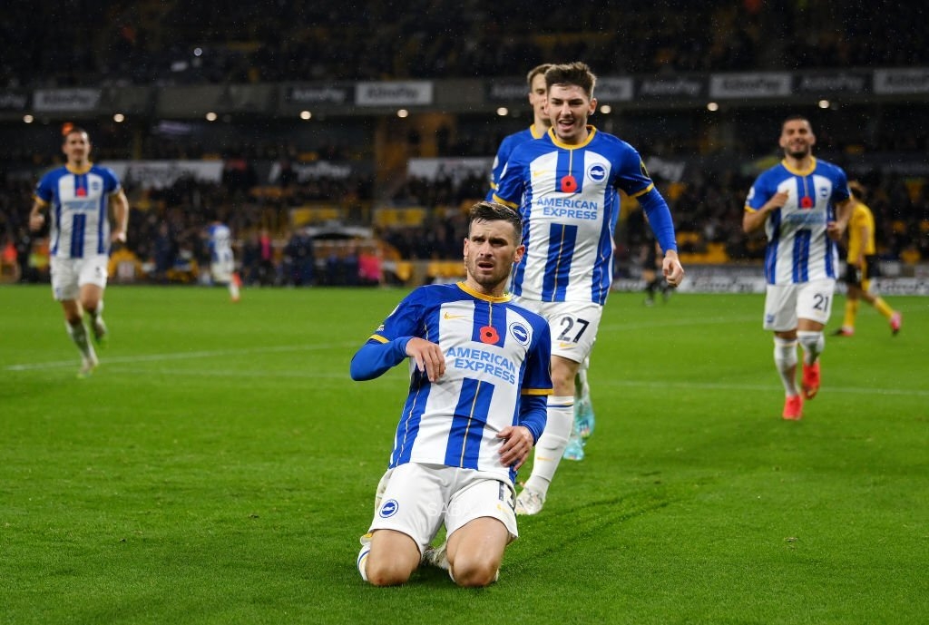 Pascal Gross ấn định chiến thắng cho Brighton