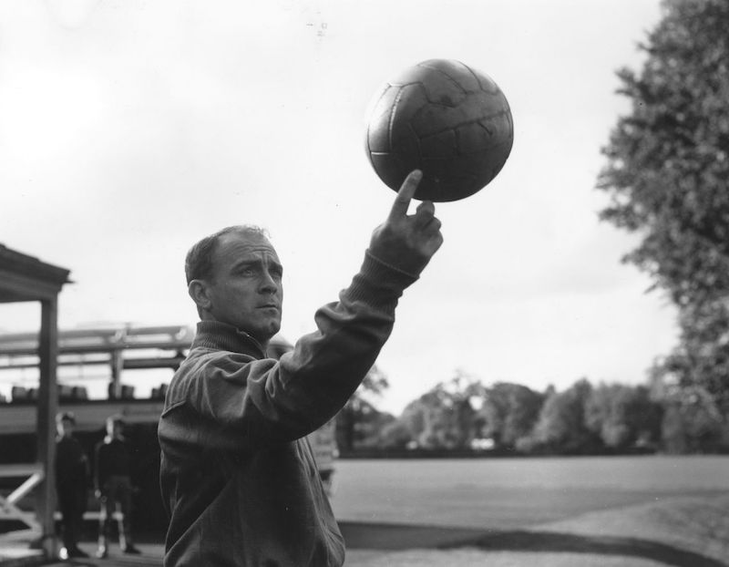 Di Stefano chơi cho 3 ĐTQG nhưng không có lần nào dự World Cup