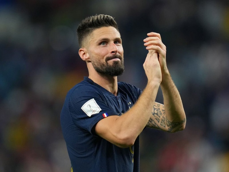 Giroud vừa làm nên lịch sử