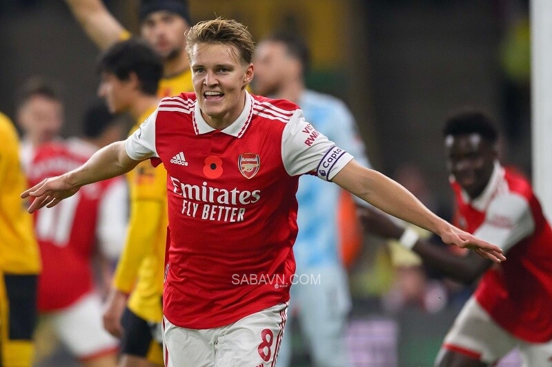 Odegaard là người hùng của Arsenal ở vòng 16