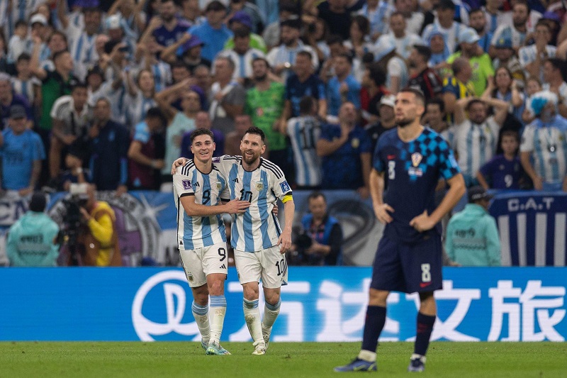 Julian Alvarez làm tốt công việc mà Lautaro Martinez cho tới nay vẫn chưa thể thực hiện tại World Cup 2022