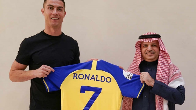 Ronaldo chấp nhận rời bỏ bóng đá đỉnh cao 