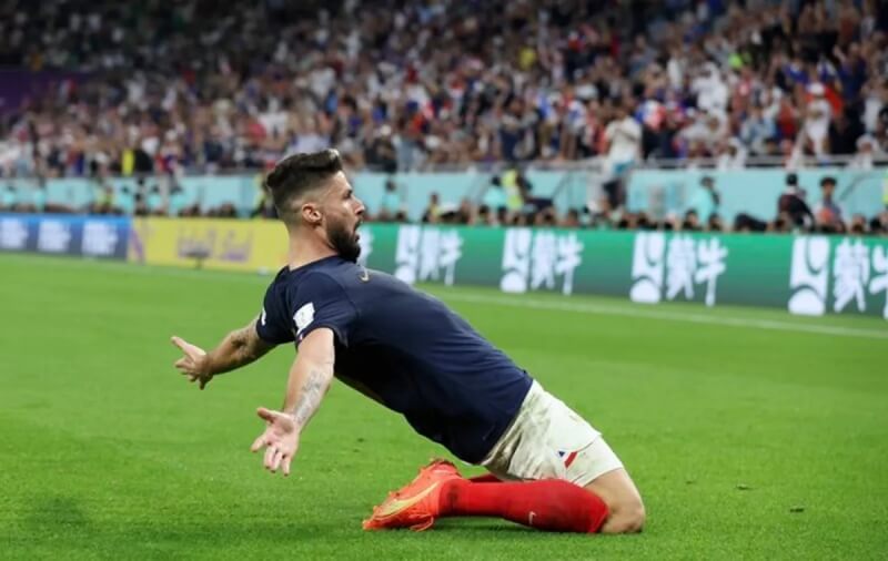 Giroud mở tỷ số