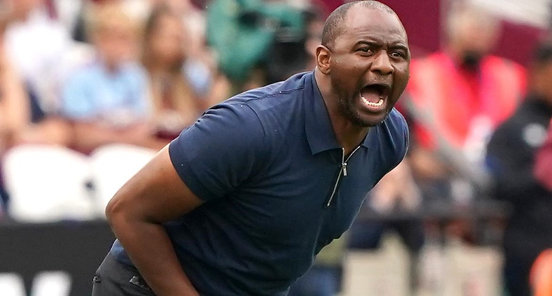 HLV Patrick Vieira không hài lòng với thái độ của thủ môn Aston Villa