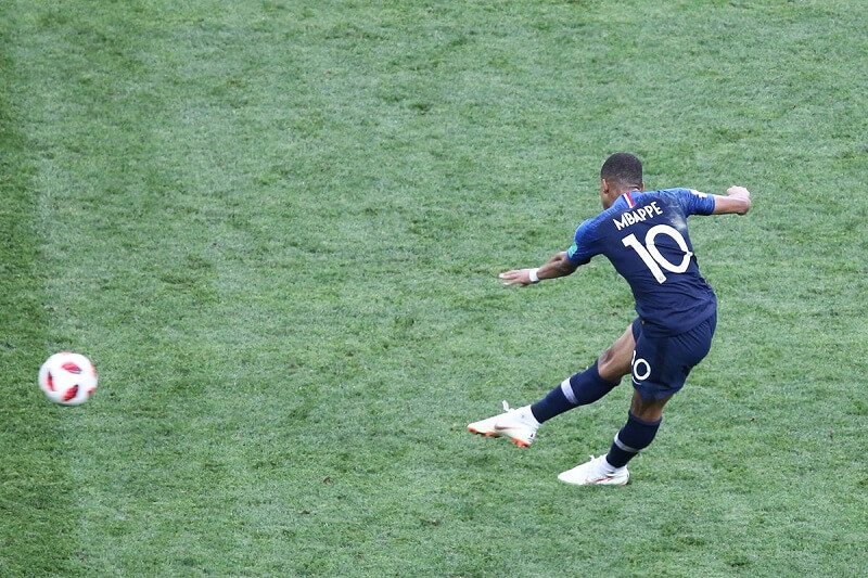 Mbappe chọc thủng lưới Croatia cách đây 4 năm.