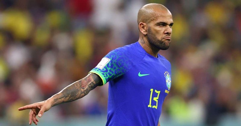 Dani Alves có lời chia tay buồn với Brazil 