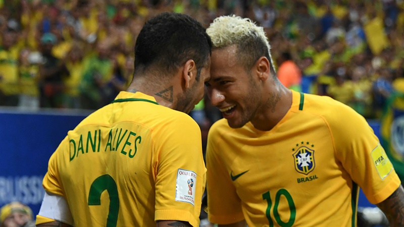 Alves gửi gắm hy vọng vào Neymar