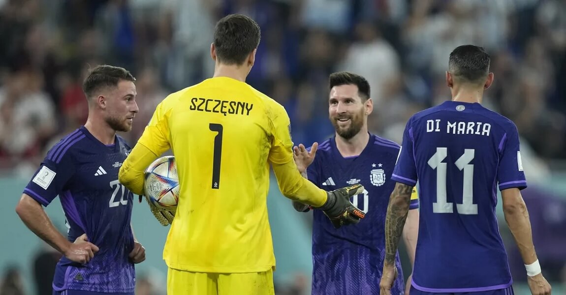 Đánh bại Messi trên chấm phạt đền, Szczesny đi vào lịch sử