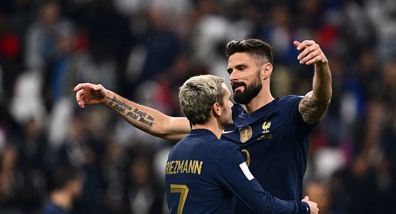 Pha tạt bóng chuẩn xác cho Giroud giúp Griezmann đứng đầu danh sách kiến tạo lịch sử bóng đá Pháp