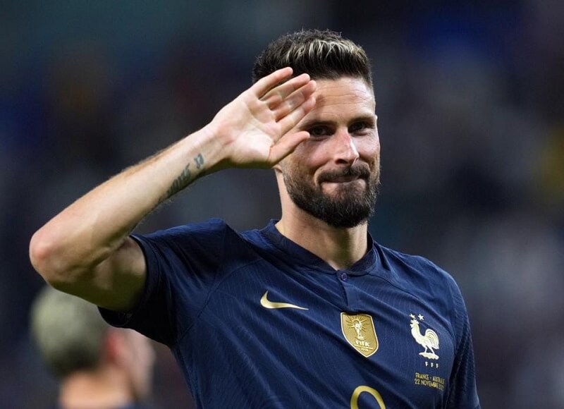 Giroud cũng nhận nhiều lời chỉ trích tương tự Maguire