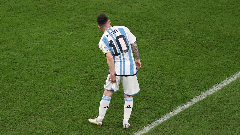 Messi liên tục ôm đùi trong trận đấu