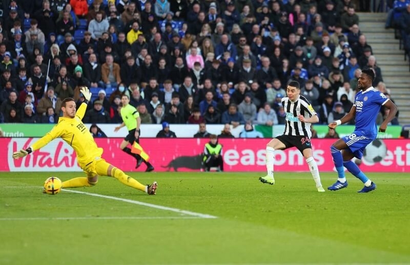 Almiron và Newcastle vẫn đang thi đấu rất hay