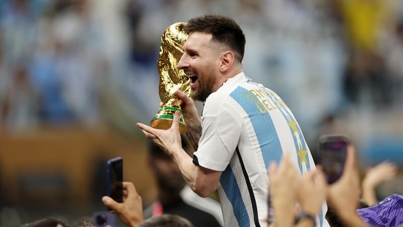 Messi trở thành cầu thủ vĩ đại nhất