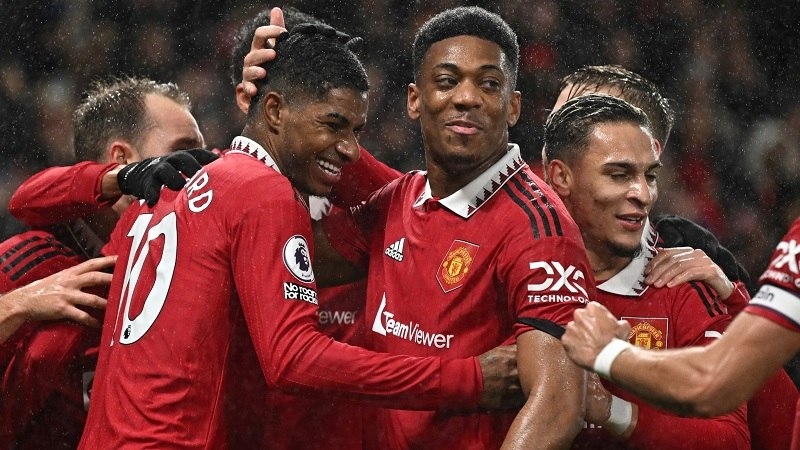 Cả Martial và Rashford đều ghi bàn trước Nottingham Forest