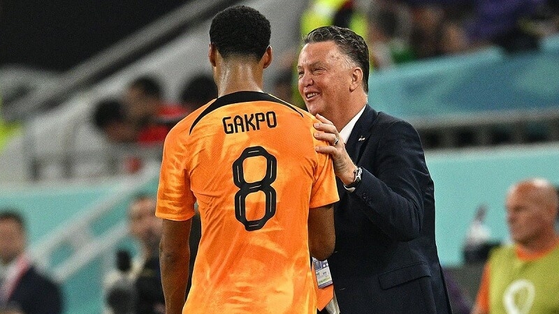 Van Gaal mách Klopp cách sử dụng Cody Gakpo