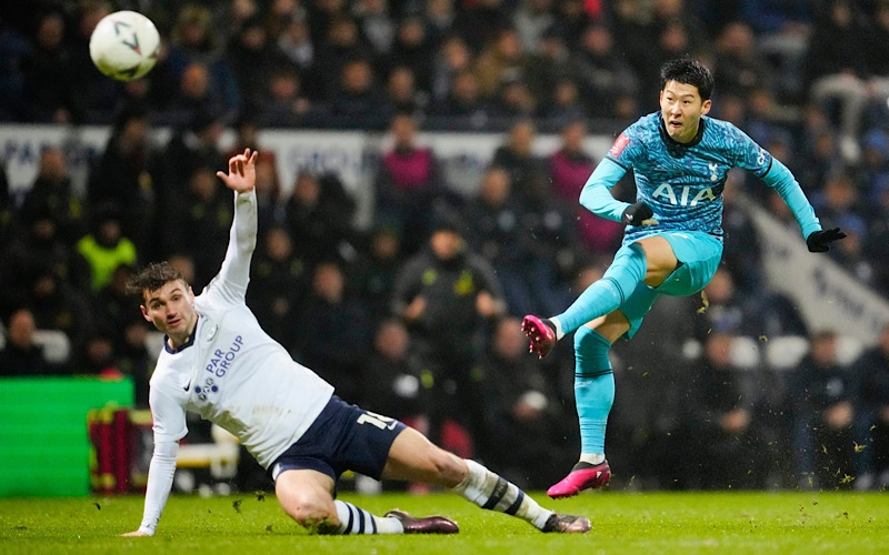 Son Heung-min đánh dấu sự trở lại bằng siêu phẩm vào lưới Preston North End