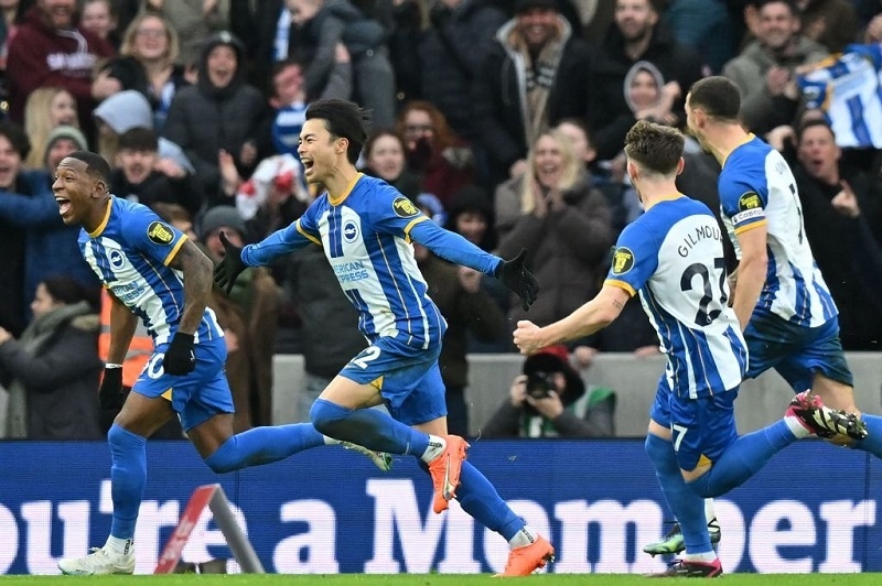 Mitoma sắm vai người hùng, Brighton lội ngược dòng kịch tính trước Liverpool