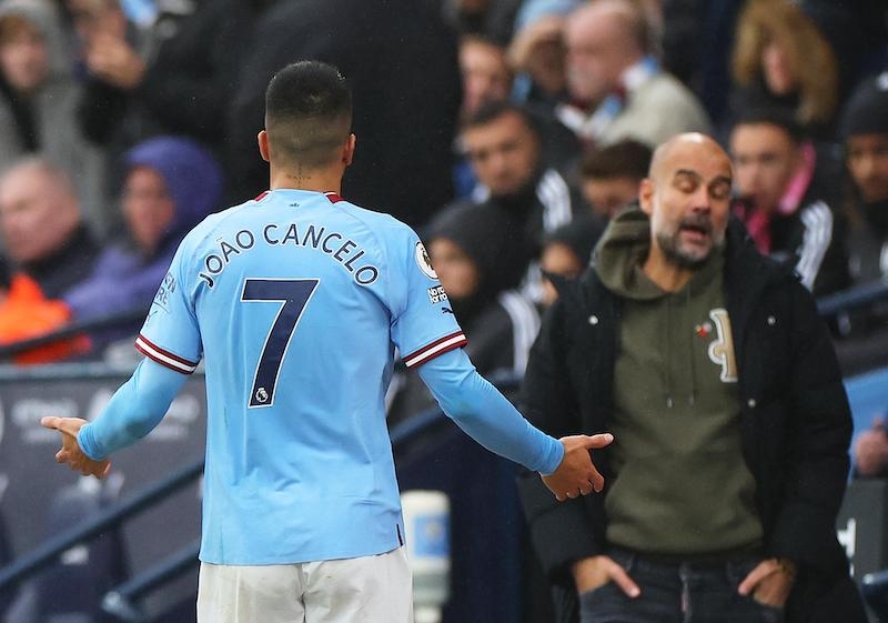 Cancelo cần phải nhìn lại bản thân trước khi tỏ ra bất mãn