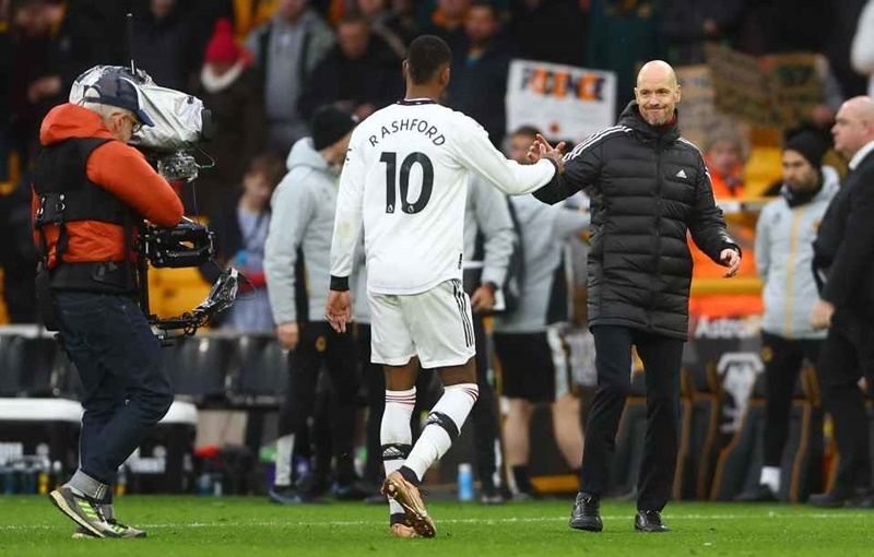 Erik Ten Hag "vừa đánh vừa xoa" Rashford