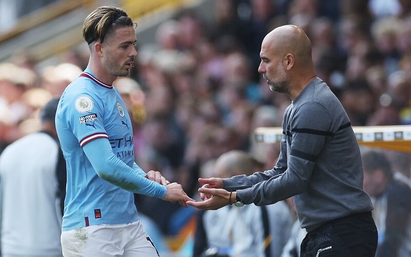 Grealish luôn được Pep bảo vệ.