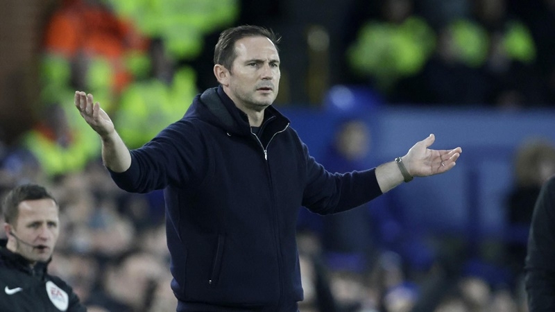 Lampard lâm vào đường cùng 