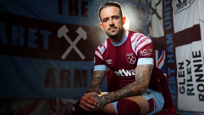 Danny Ings cập bến West Ham từ Aston Villa