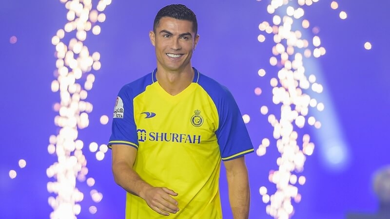 Ronaldo đang là cầu thủ nhận lương cao nhất thế giới