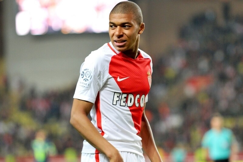 Mbappe gia nhập Monaco năm 2015