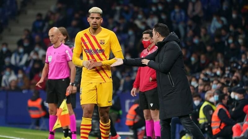 HLV Xavi tìm ra cách khắc chế Marcus Rashford