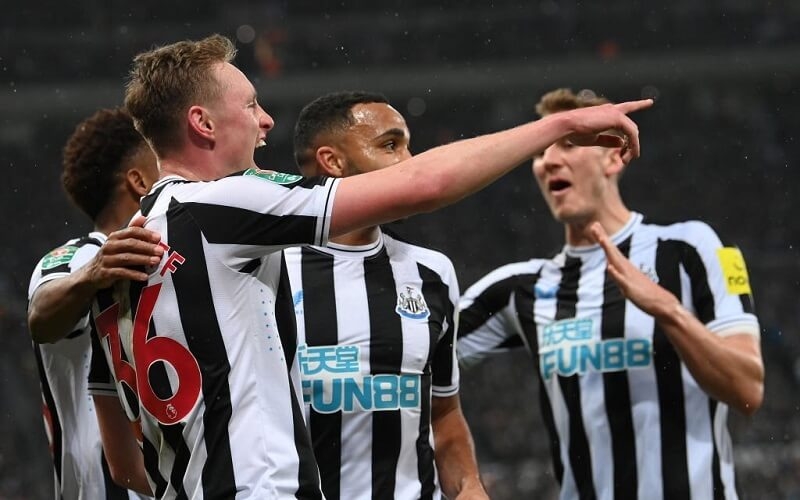 Newcastle sẽ chạm trán Man United hoặc Forest ở chung kết